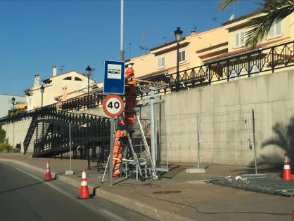 BORRIOL ARREGLA LES MARQUESINES DE LES PARADES D’AUTOBÚS